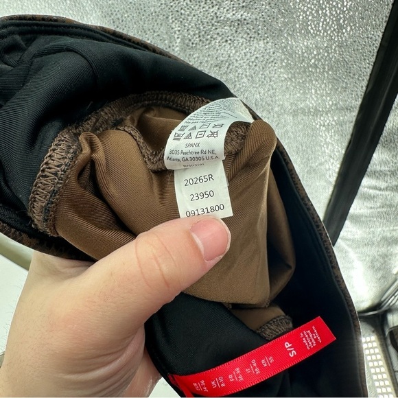 SPANX Faux LEATHER Snakeskin Leggings size small winter staple - Picture 6 of 7